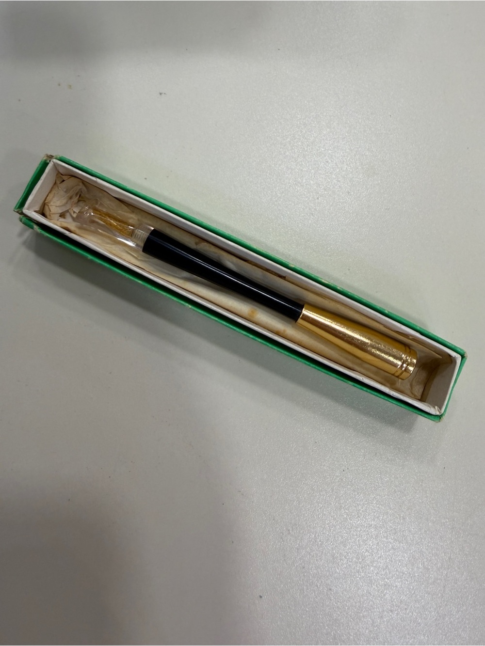 Vintage black & gold cigarette holder